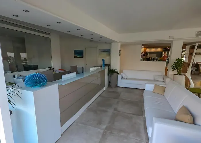 La Contessa Pool & Sea View 3*