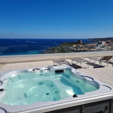 La Contessa Pool & Sea View 3*